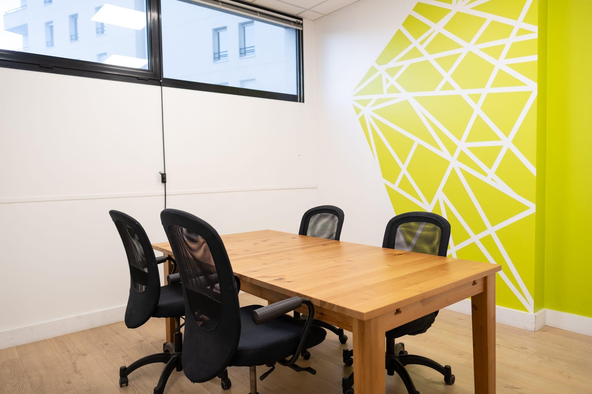Salle de formation lumineuse à Villeurbanne - Bright training room in Villeurbanne