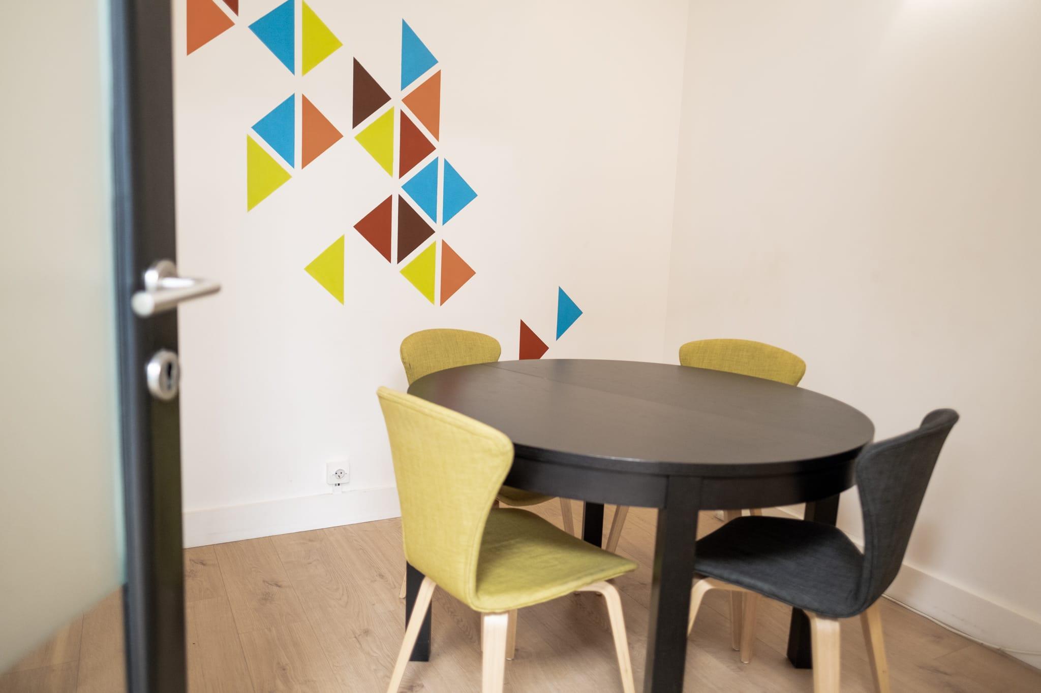 Salle de réunion 4 personnes Villeurbanne République - Meeting room for 4 people, Villeurbanne République