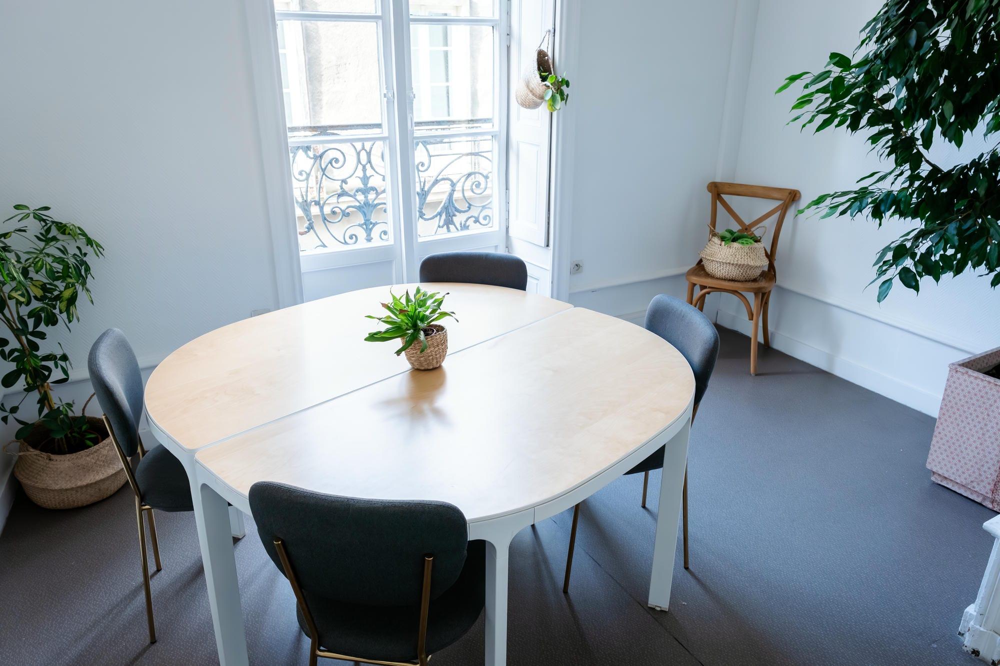 Espace privatisable Nantes avec salles de travail en sous-groupes - Private event space in Nantes with breakout rooms for small-group work