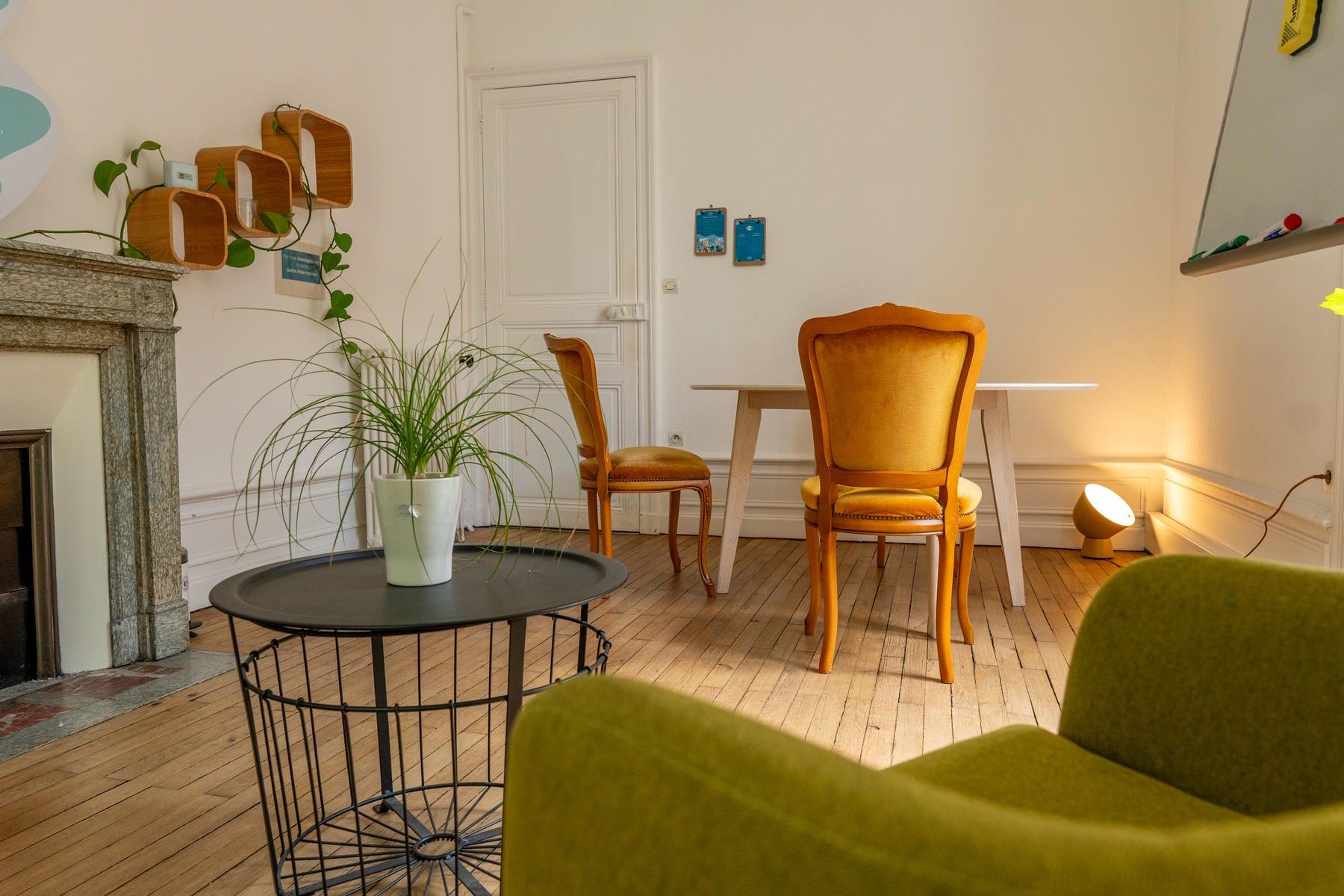 Salle confidentielle pour rendez-vous client à Nantes - Confidential room for client meetings in Nantes