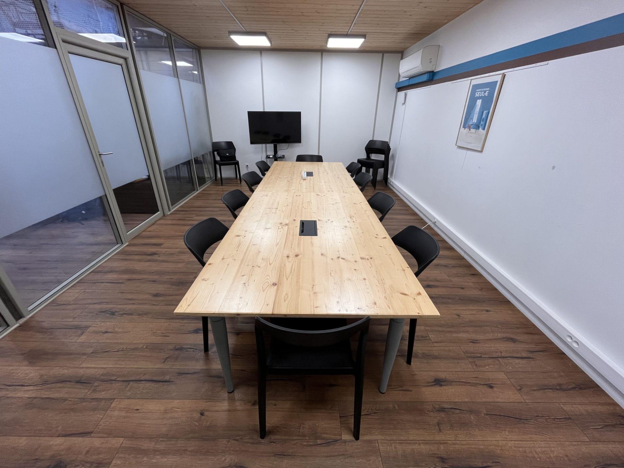 Salle de réunion équipée écran TV Lyon 7 - Meeting room equipped with a TV screen, Lyon 7