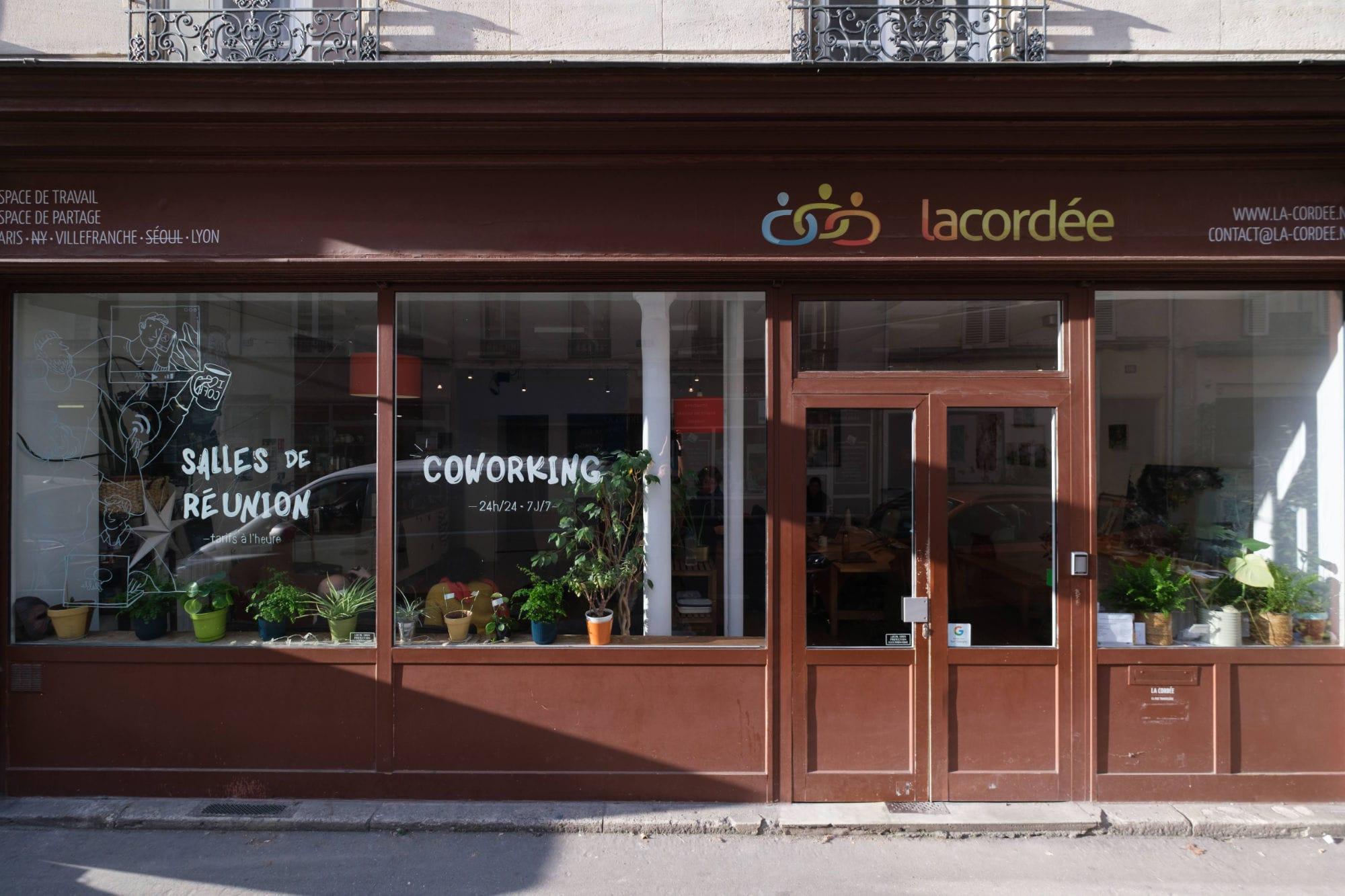 Privatisation espace à Paris gare de Lyon vue vitrine depuis la rue Traversière - Private event rental in Paris Gare de Lyon, storefront seen from rue Traversière