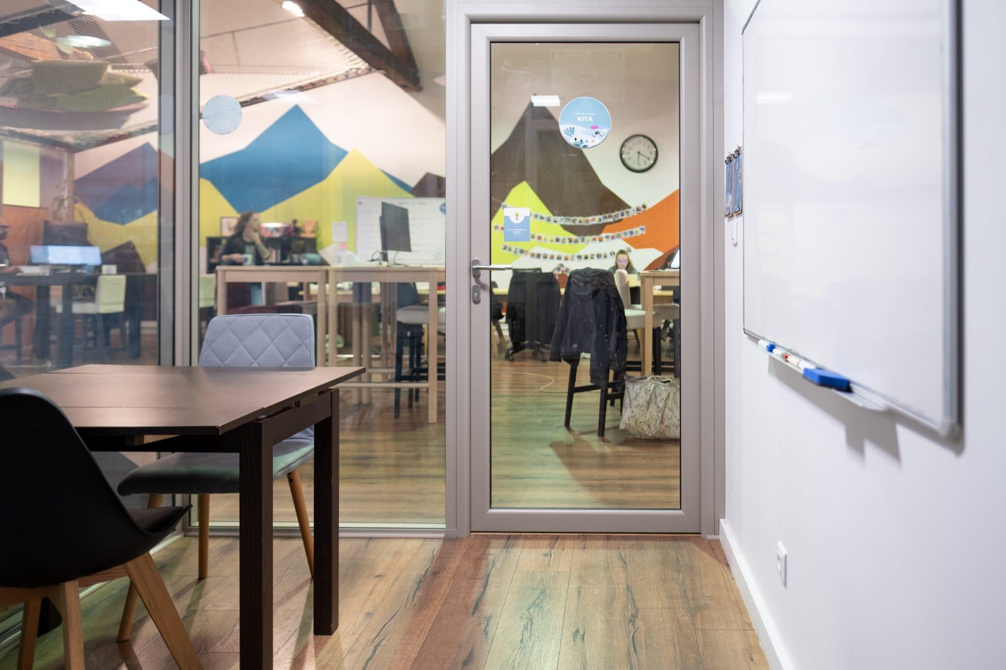 Location petite salle de réunion à la journée à Lyon - Small meeting room for full-day rental in Lyon