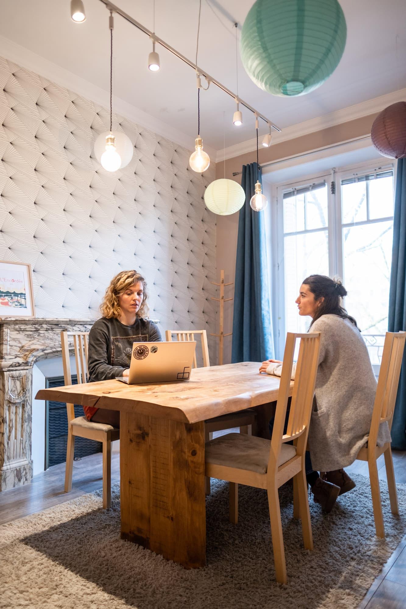Salle pour rendez-vous client dans le centre d'Annecy - Room for client meetings in downtown Annecy