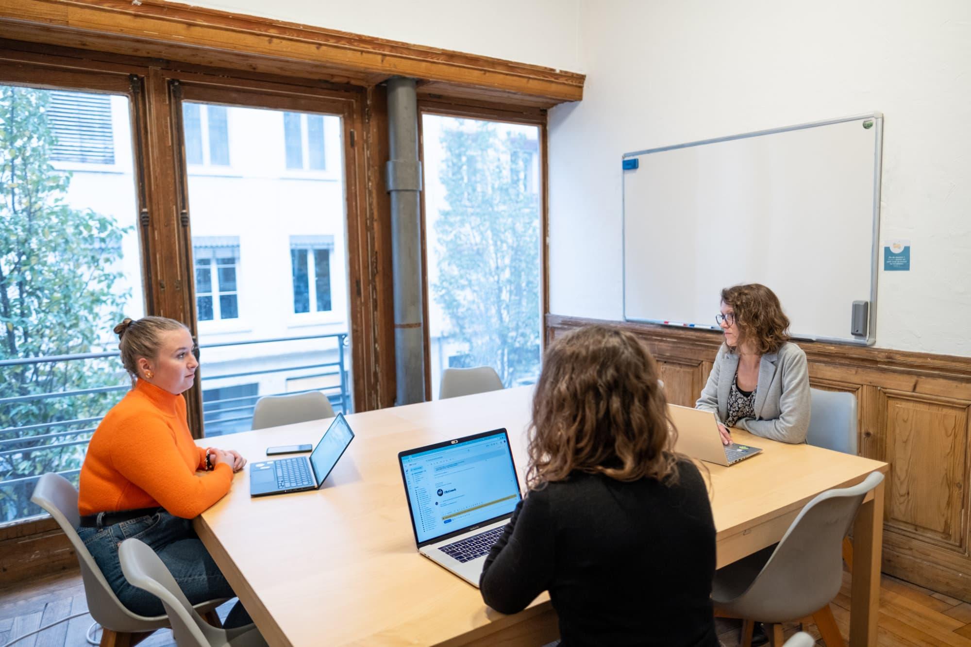 Salle de formation 8 personnes à Lyon centre 3e arrondissement - Training room for 8 people in central Lyon, 3rd arrondissement