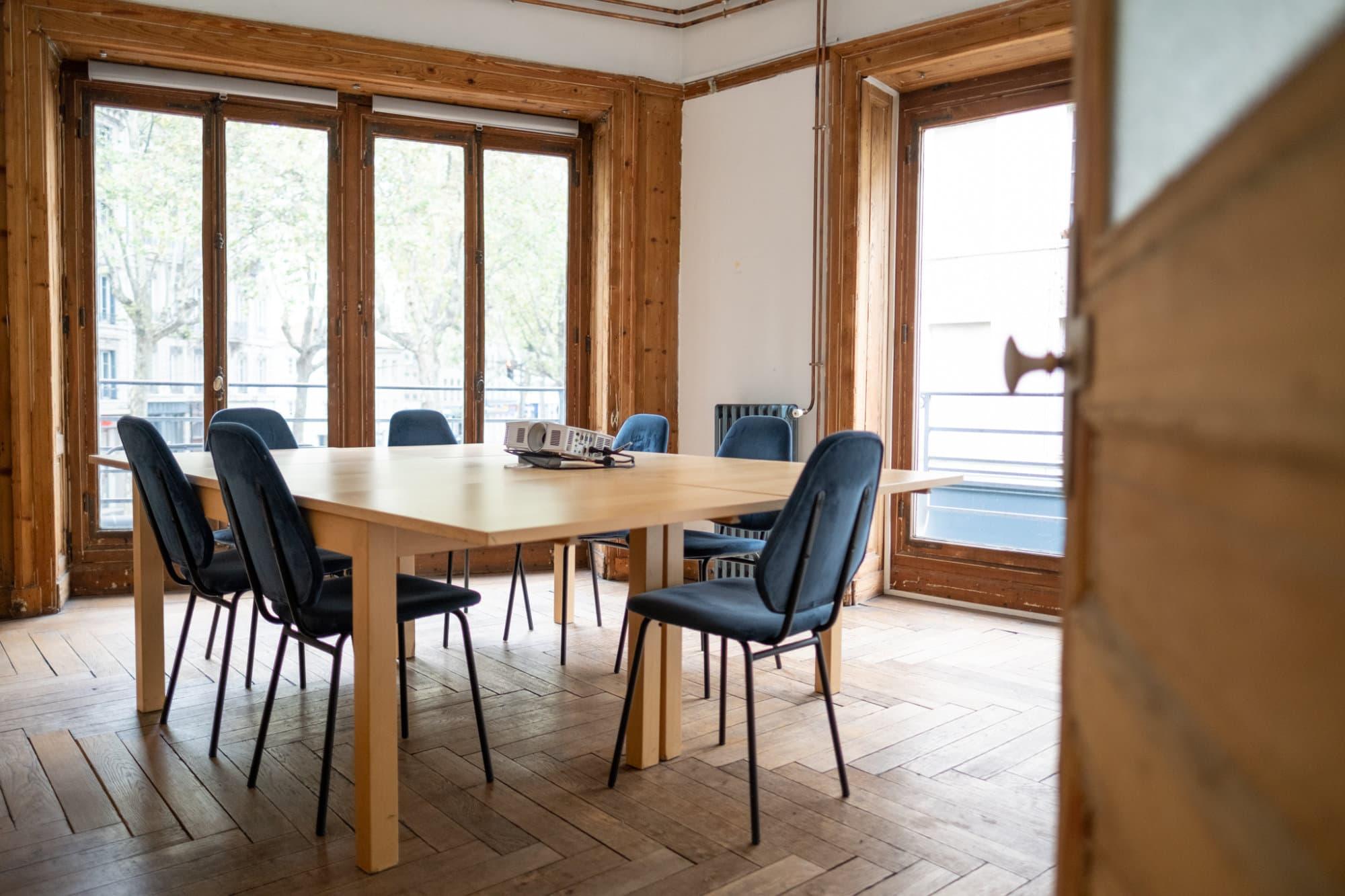 Salle de réunion 8 personnes Lyon quartier Part-Dieu - Meeting room for 8 people, Lyon Part-Dieu neighborhood