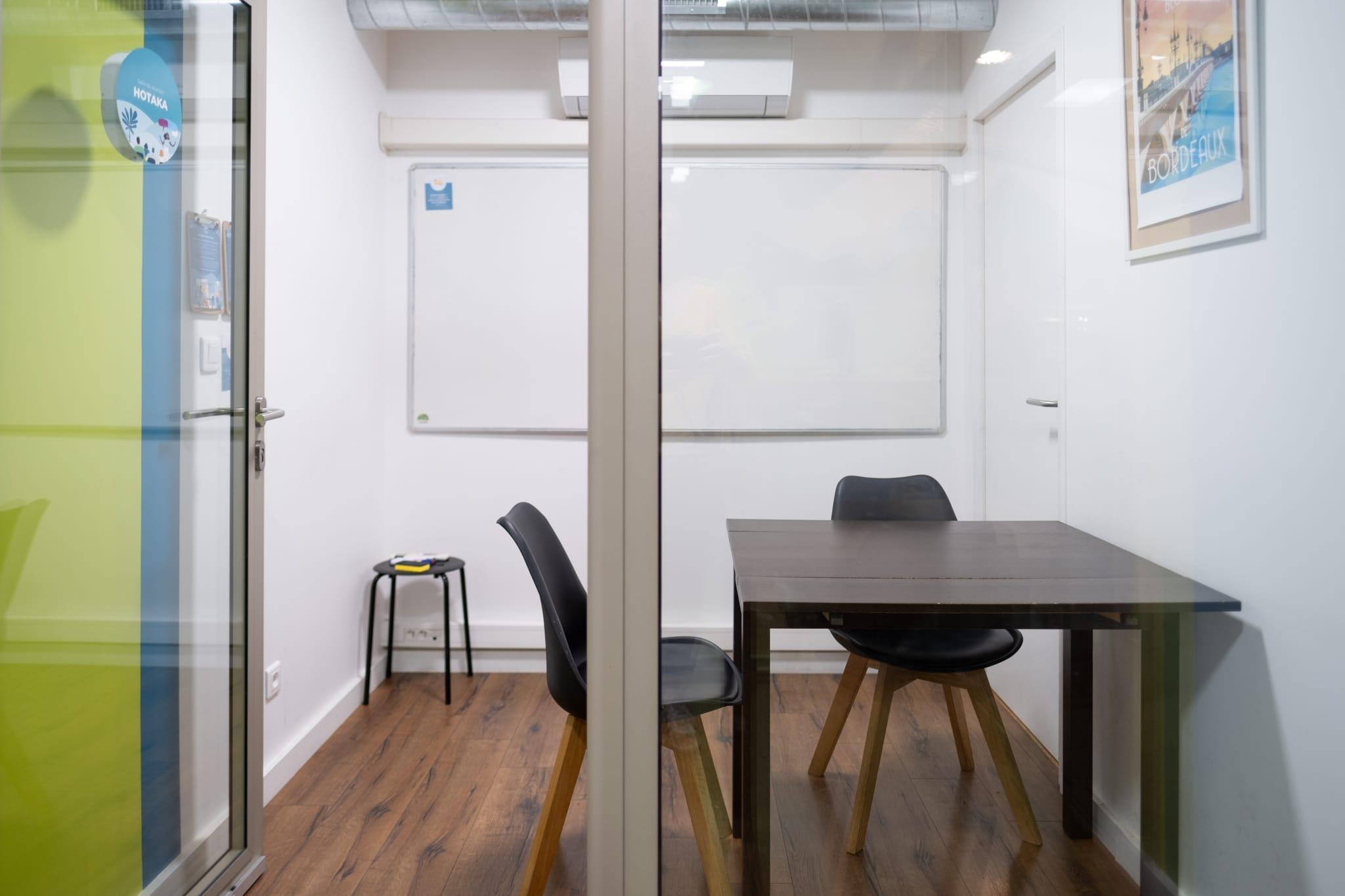Salle de réunion 2 personnes Lyon 7 Jean Macé - Meeting room for 2 people, Lyon 7 Jean Macé