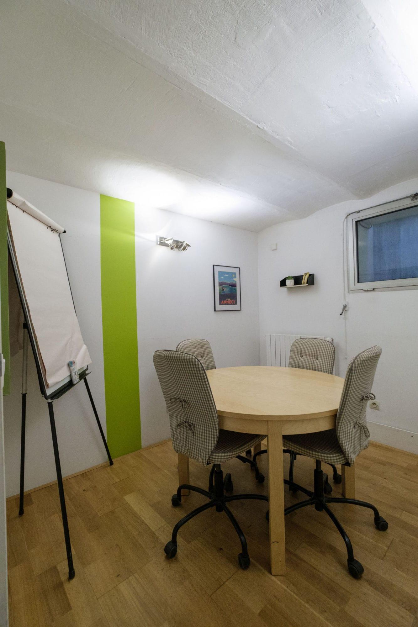 Location de salle pour petite réunion d'équipe à l'heure, demi-journée ou journée à Paris 12 gare de Lyon - Room rental for small team meetings by the hour, half day or day, Paris 12 Gare de Lyon