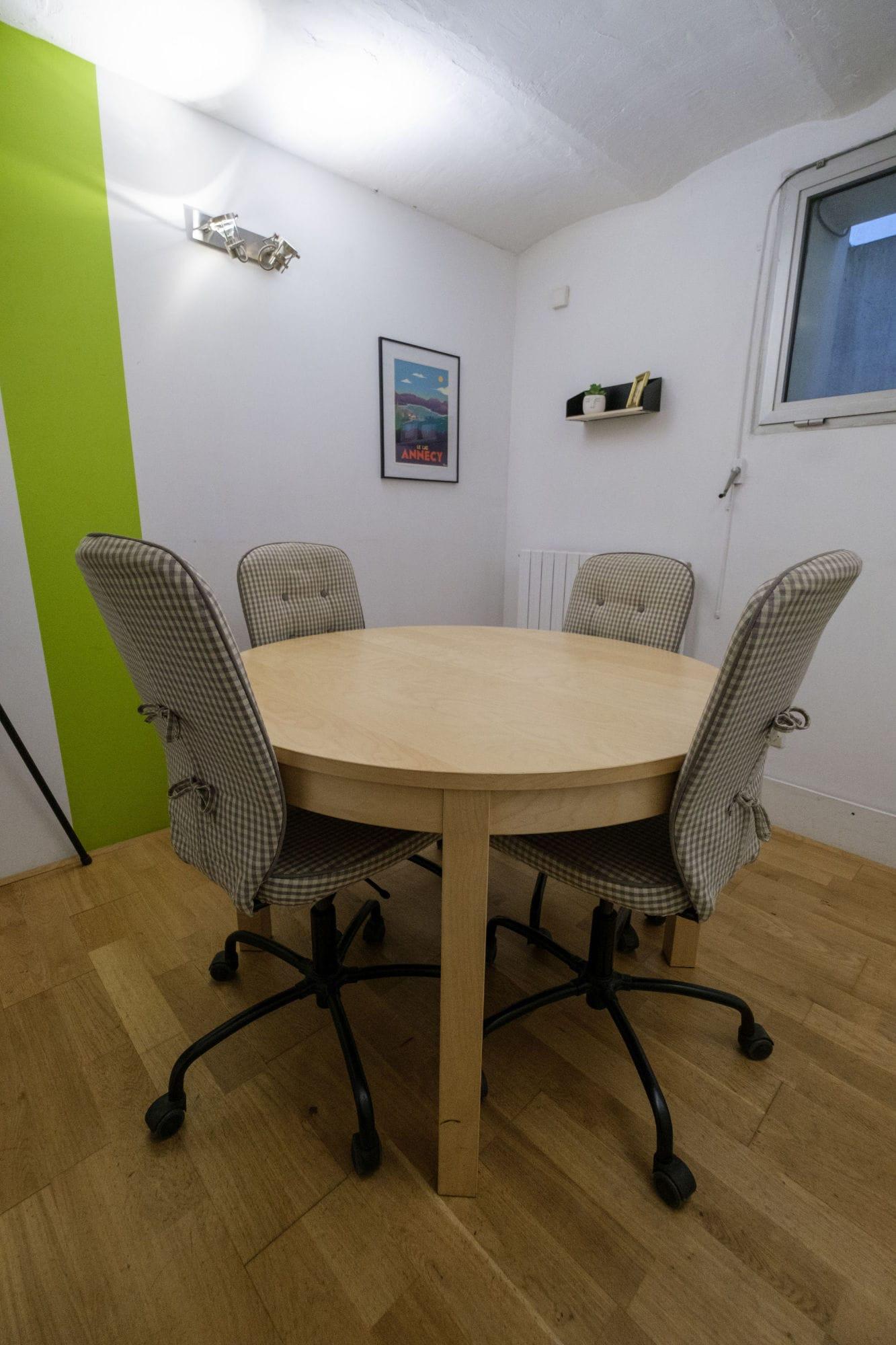 Salle de réunion pour entretien de recrutement à Paris 12 gare de Lyon - Meeting room for job interviews in Paris 12 Gare de Lyon