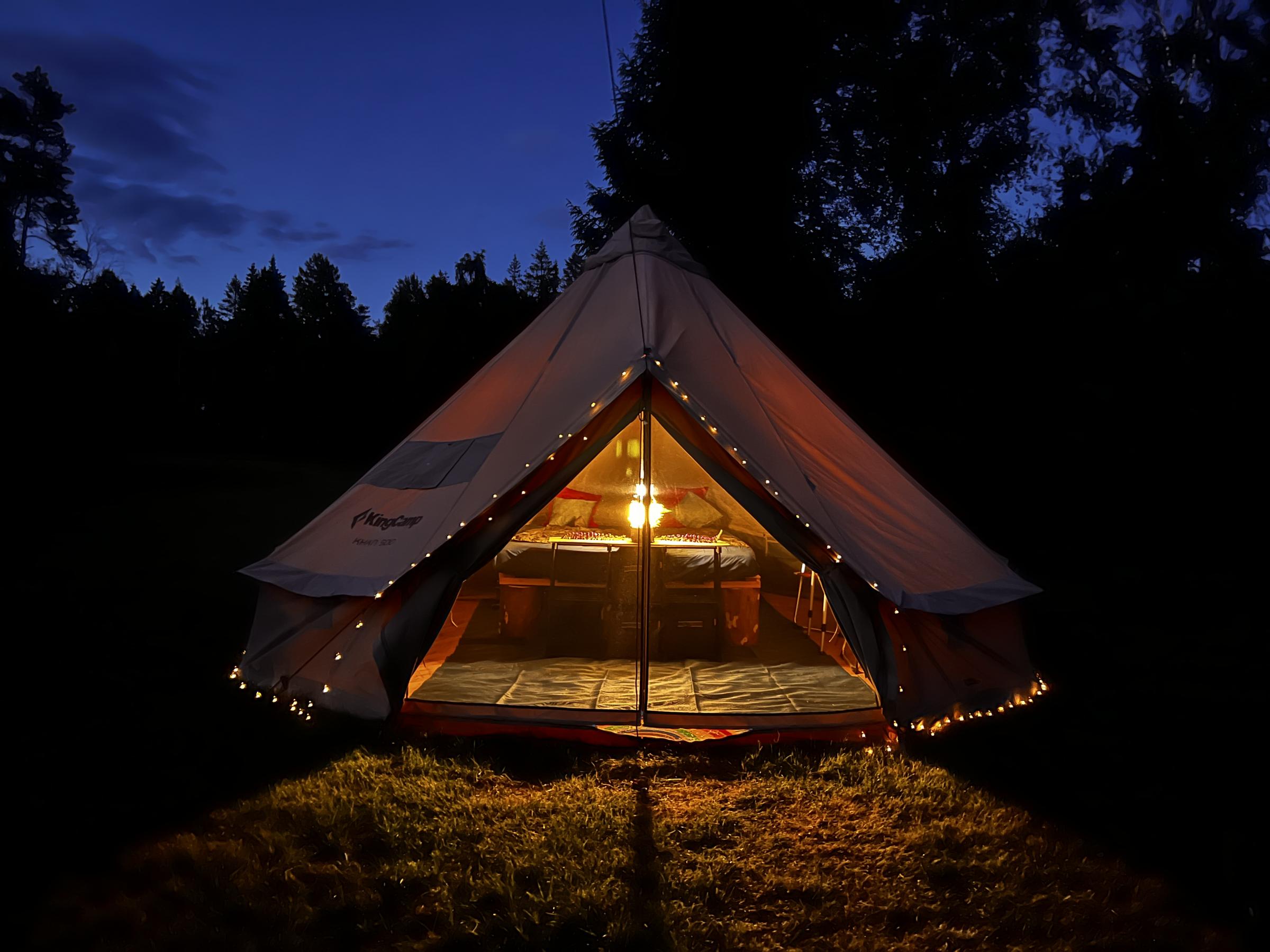 großes 4 mann zelt MEREZA 2 Zimmer Wasserdicht Familien Camping Tunnelzelt mit Vorzelt und Wohnbereich auf Stehhöhe für Camping Outdoor Wandern Festivals Sport & Freizeit Color:Pale Blossom Our Tents – Kananga SPORT_VALUE:HIKING|HIKING|SNOW HIKING