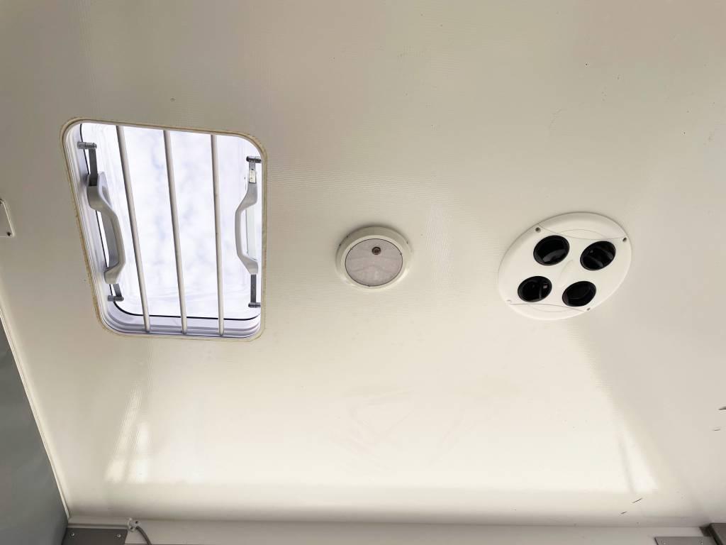 Både manuell och elektrisk ventilation. Fläkten styrs från förarplatsen.