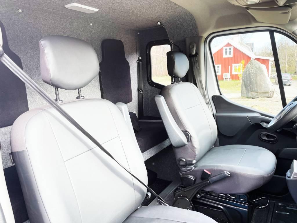 Fem sittplatser (inkl föraren), samtliga bältade, gör att du får med dig hela familjen.