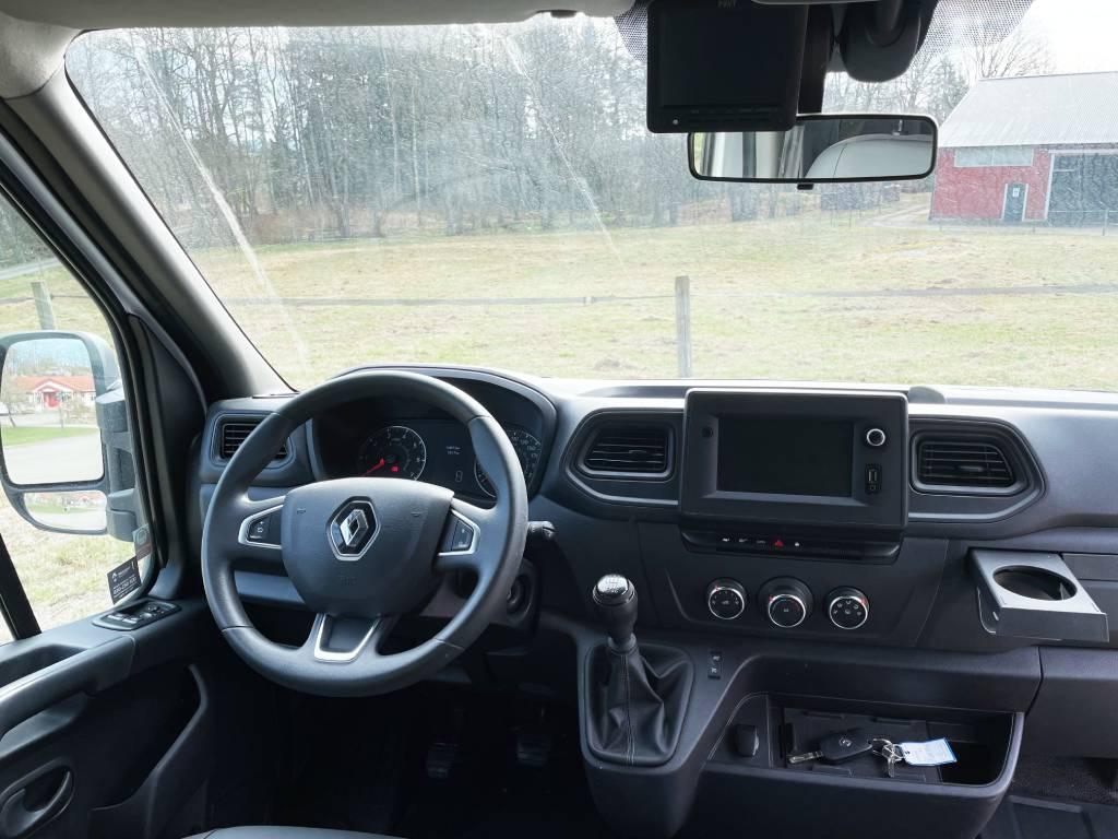 Bilen har manuell sexväxlad låda, dieseldriven med Euro6-miljöklassning och har så klart både kamera så att du ser hästen under färd, samt backkamera.