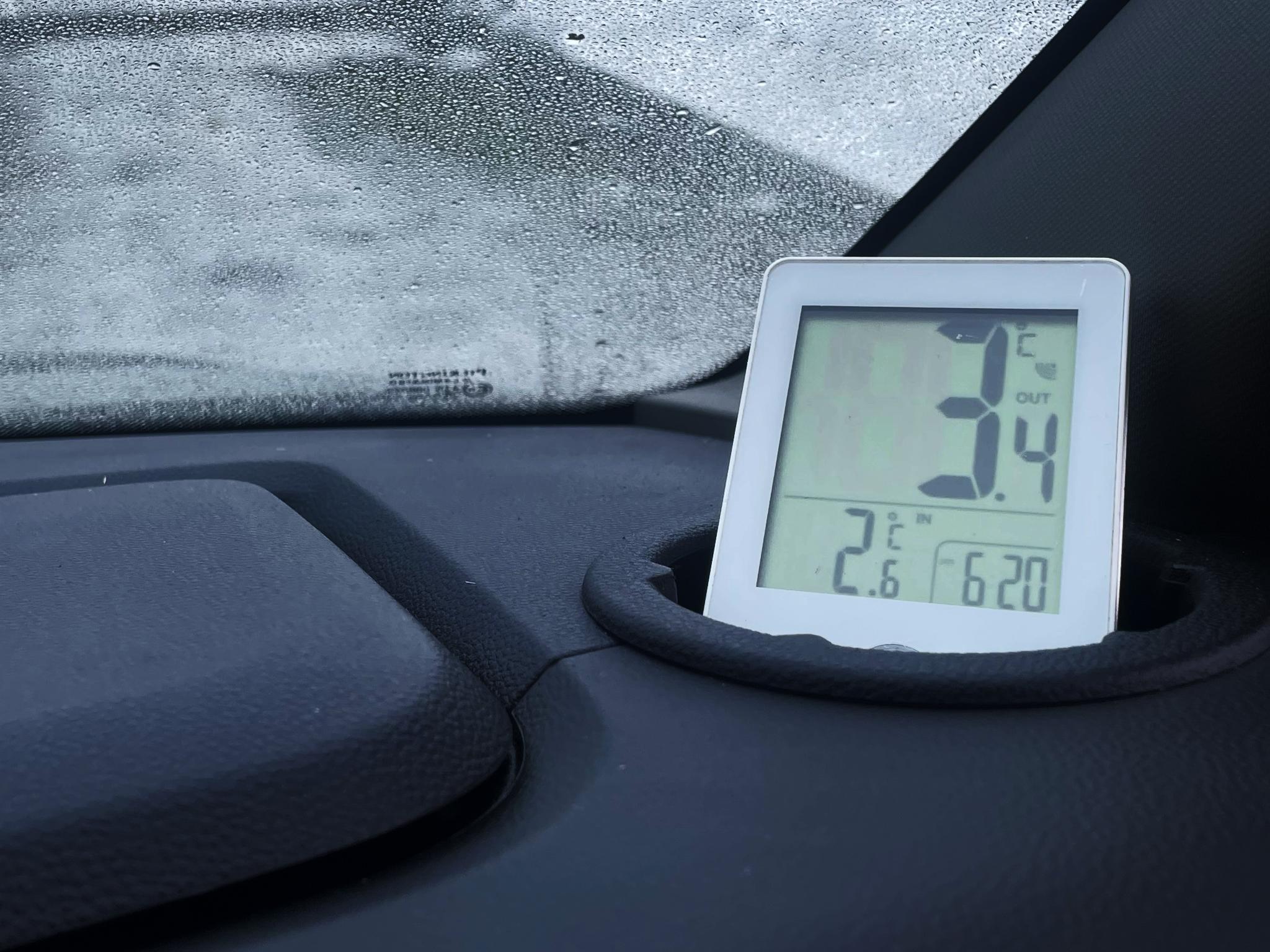 Bilen är godkänd av Jordbruksverket för transporter över åtta timmar - en detalj i godkännandet är att du hela tiden har koll på temperaturen inne hos hästen, sommar som vinter.