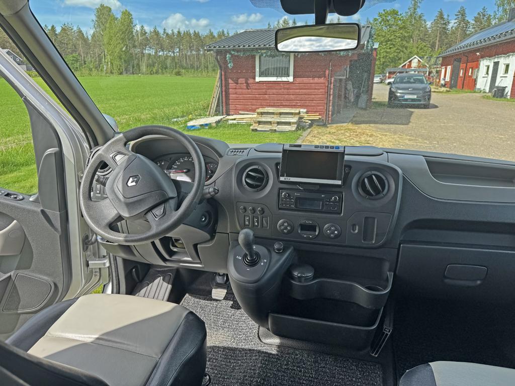 Automatisk växellåda, Display så att du ser hästen och när du backar. I övrigt en instrumentering som du är van vid från en personbil.